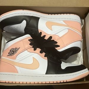 Authentic Air Jordan’s white/attic orange-black.‼️ 8.5 in mens 10 in womens‼️